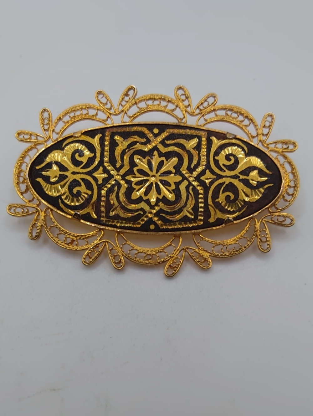 Damascene Oval Geometric Design Brooch With Trombone Clasp Vintage